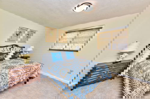 Foto 4 - Avanti Vacation Rental, Relaxing 3-BR Retreat with Private Pool Minutes from Vanderbilt Beach and Delnor-Wiggins State Park. Enjoy Southern Exposure, BBQ Area, and Pet-Friendly Comfort