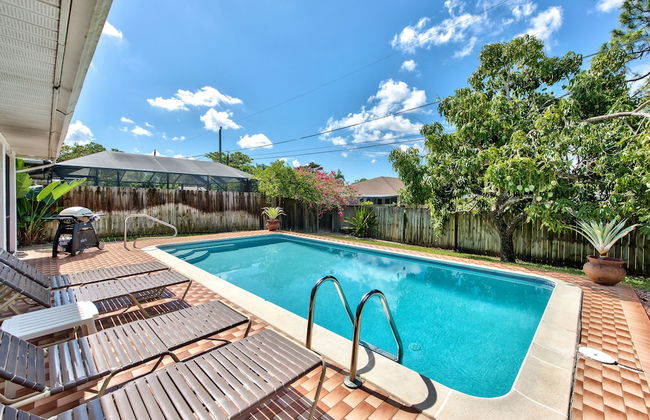 Avanti Vacation Rental, Relaxing 3-BR Retreat with Private Pool Minutes from Vanderbilt Beach and Delnor-Wiggins State Park. Enjoy Southern Exposure, BBQ Area, and Pet-Friendly Comfort - Photo 15