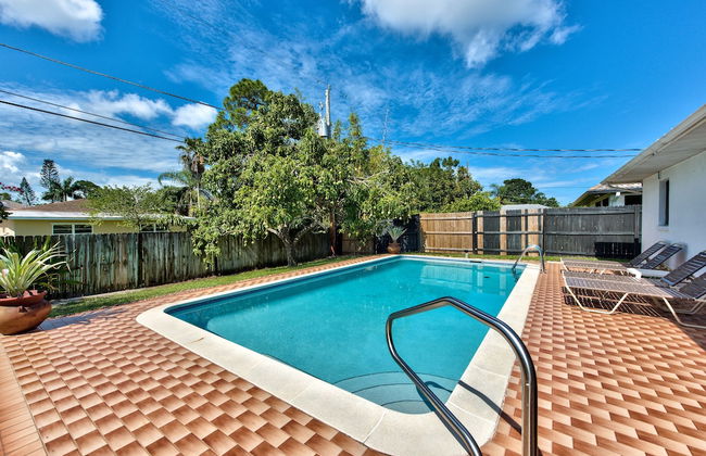 Avanti Vacation Rental, Relaxing 3-BR Retreat with Private Pool Minutes from Vanderbilt Beach and Delnor-Wiggins State Park. Enjoy Southern Exposure, BBQ Area, and Pet-Friendly Comfort - Photo 14
