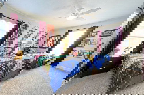 Foto 5 - Banana Palm Paradise 5 Bedroom Home by RedAwning