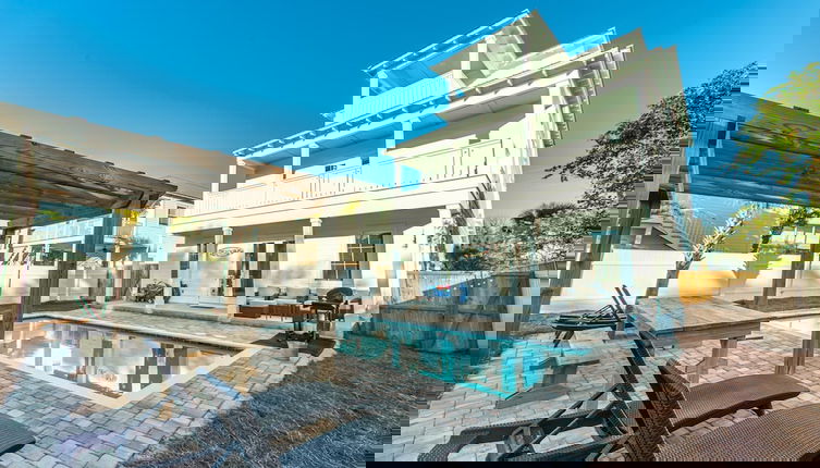 Photo 1 - Fins Up
