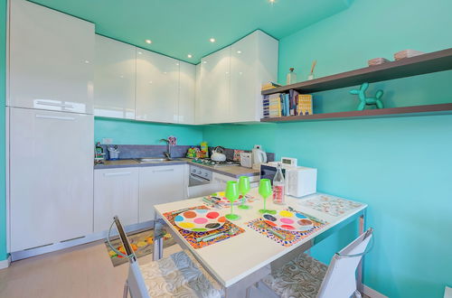 Foto 5 - Green Tiffany Apartment