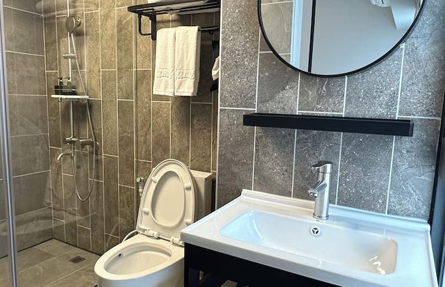 Luxury Apartment - Photo 12