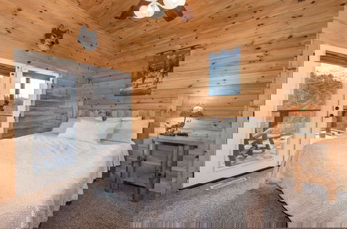 Foto 16 - Cabin w/ Mountain Views, Hot Tub & Game Room!