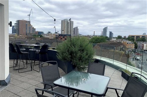 Photo 19 - Stylish 2BD Flat With Private Balcony - Battersea