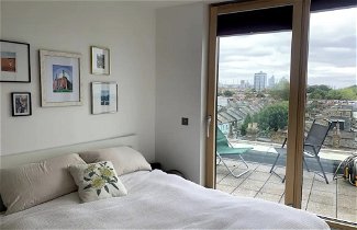 Foto 1 - Stylish 2BD Flat With Private Balcony - Battersea
