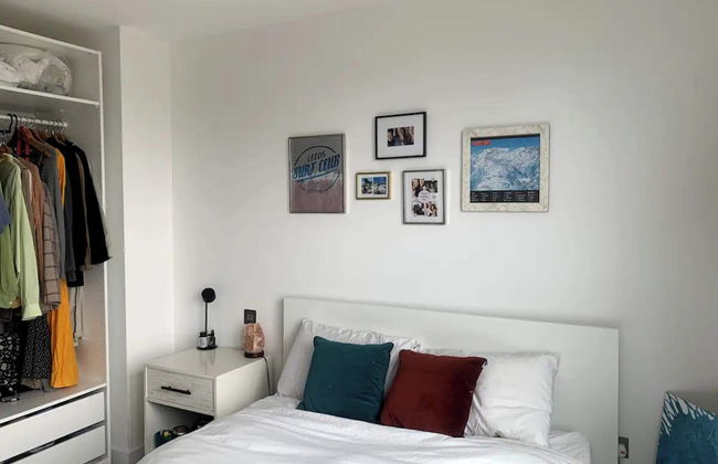 Stylish 2BD Flat With Private Balcony - Battersea - Foto 4