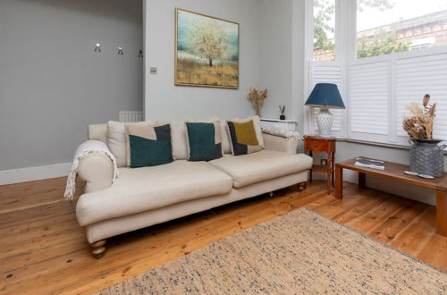 Photo 20 - Vibrant 1BD Home With Outdoor Patio - Hammersmith