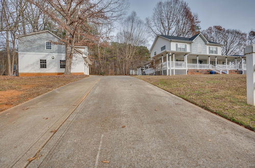 Foto 12 - Spacious Mooresville Home w/ Lake Norman View