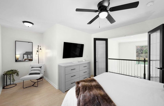 Knotty Pines by Avantstay Lake Views, Renovated - Photo 44