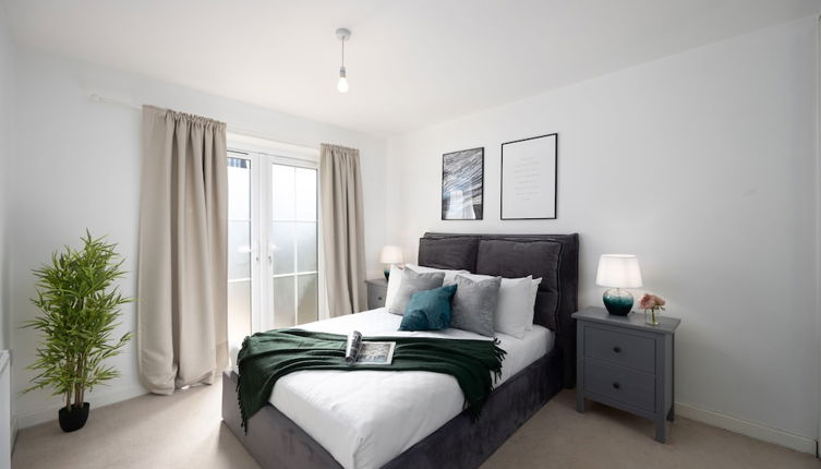 Photo 1 - Contemporary 2-Bedroom Apart near Balham