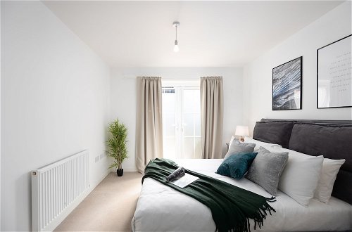 Photo 16 - Contemporary 2-Bedroom Apart near Balham