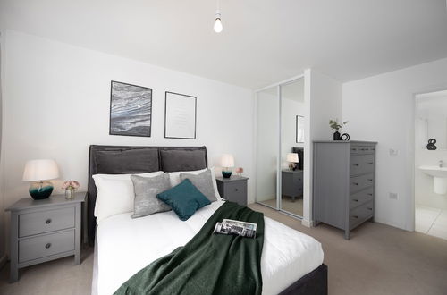 Photo 12 - Contemporary 2-Bedroom Apart near Balham