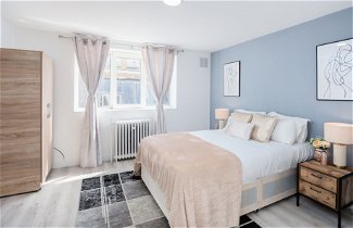 Foto 1 - Modern 4 Bedroom House - Queensway St