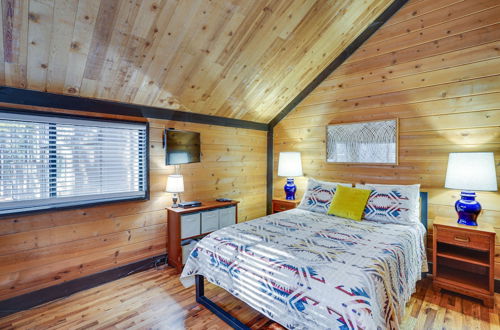 Foto 13 - Inviting Sunriver Cabin w/ Resort Amenities