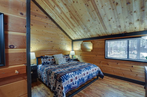 Foto 11 - Inviting Sunriver Cabin w/ Resort Amenities