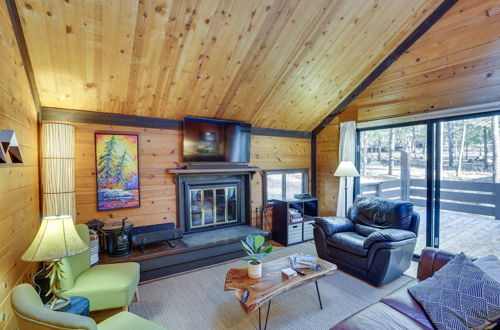 Photo 16 - Inviting Sunriver Cabin w/ Resort Amenities