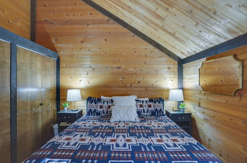 Photo 24 - Inviting Sunriver Cabin w/ Resort Amenities