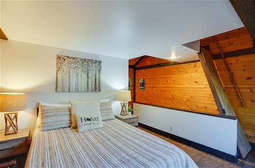 Photo 6 - Inviting Sunriver Cabin w/ Resort Amenities