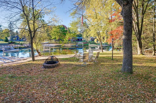 Foto 3 - Lakefront Nekoosa Home: Private Beach & Boat Dock