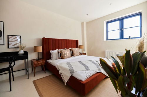 Photo 4 - The Tooting Escape - Glamorous 3bdr Flat With Balcony