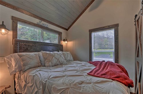 Foto 8 - Secluded Morganton Tiny Home w/ Hot Tub Access