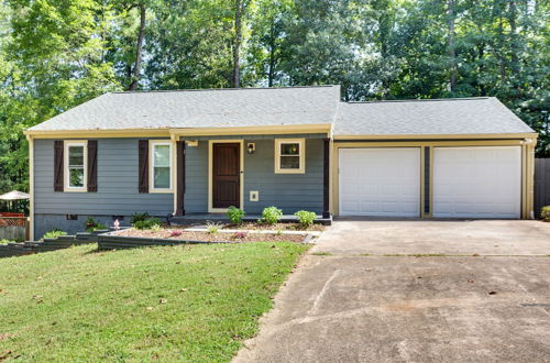 Photo 11 - Charming Alpharetta Home w/ Spacious Yard