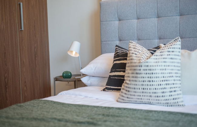 Luxe Apartments near Dubai Mall, Burj Khalifa - Pool, Gym, & Parking by Sojo Stay - Foto 30