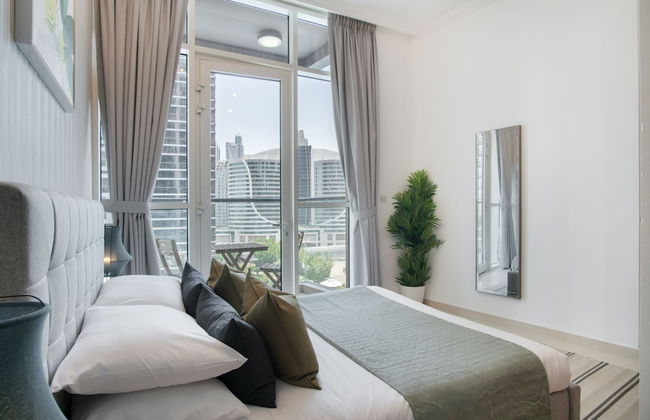 Luxe Apartments near Dubai Mall, Burj Khalifa - Pool, Gym, & Parking by Sojo Stay - Foto 15