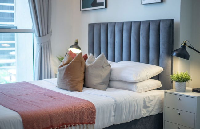 Luxe Apartments near Dubai Mall, Burj Khalifa - Pool, Gym, & Parking by Sojo Stay - Foto 10