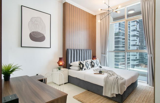 Luxe Apartments near Dubai Mall, Burj Khalifa - Pool, Gym, & Parking by Sojo Stay - Foto 13