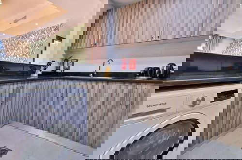 Foto 50 - Luxe Apartments near Dubai Mall, Burj Khalifa - Pool, Gym, & Parking by Sojo Stay