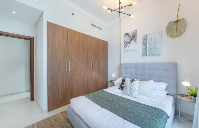 Luxe Apartments near Dubai Mall, Burj Khalifa - Pool, Gym, & Parking by Sojo Stay - Foto 18