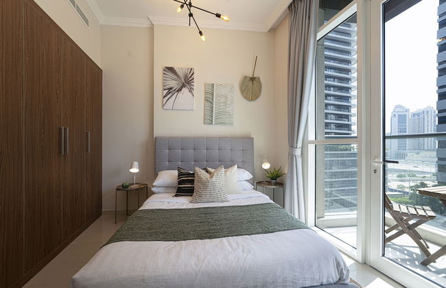 Luxe Apartments near Dubai Mall, Burj Khalifa - Pool, Gym, & Parking by Sojo Stay - Foto 25
