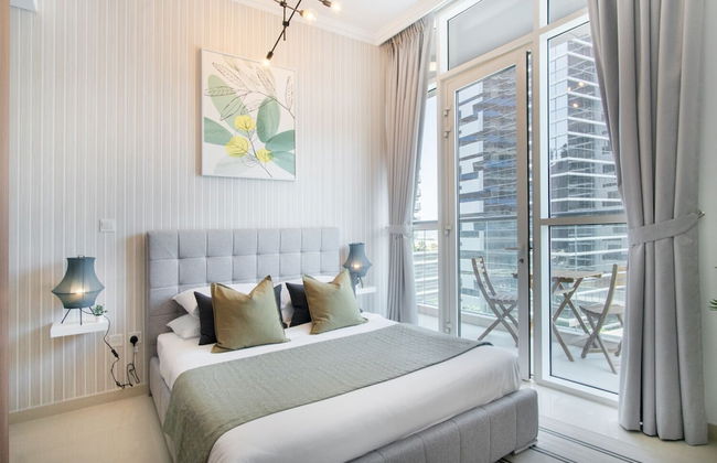 Luxe Apartments near Dubai Mall, Burj Khalifa - Pool, Gym, & Parking by Sojo Stay - Foto 16