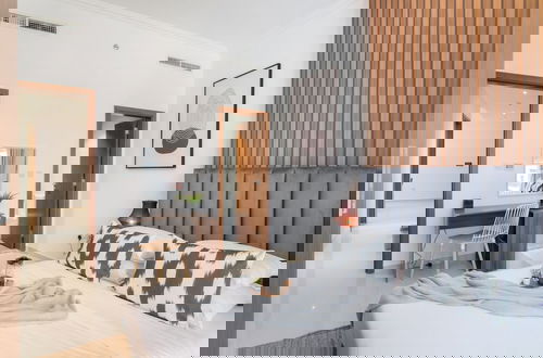 Foto 12 - Luxe Apartments near Dubai Mall, Burj Khalifa - Pool, Gym, & Parking by Sojo Stay