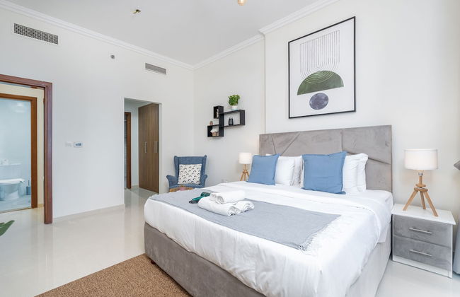 Luxe Apartments near Dubai Mall, Burj Khalifa - Pool, Gym, & Parking by Sojo Stay - Foto 2