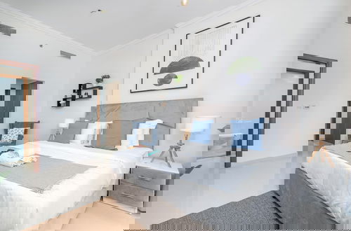 Foto 2 - Luxe Apartments near Dubai Mall, Burj Khalifa - Pool, Gym, & Parking by Sojo Stay