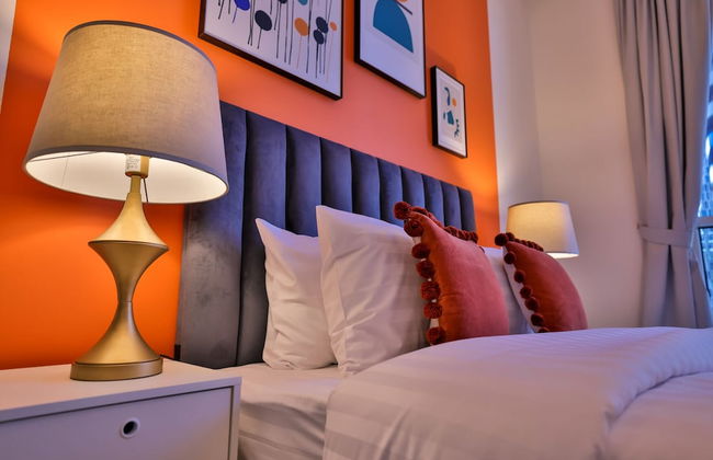 Luxe Apartments near Dubai Mall, Burj Khalifa - Pool, Gym, & Parking by Sojo Stay - Foto 8