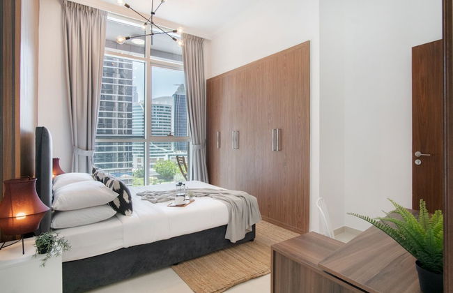 Luxe Apartments near Dubai Mall, Burj Khalifa - Pool, Gym, & Parking by Sojo Stay - Foto 17