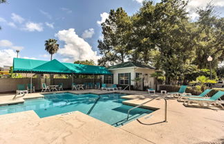 Foto 1 - Chic St Simons Townhome w/ Patio + Pool Access