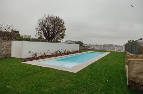 Foto 3 - Home With A Pool by Vacationy