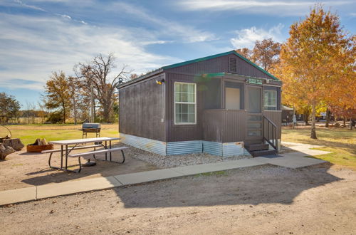 Foto 5 - Kerens Vacation Rental w/ On-site Fishing Pier