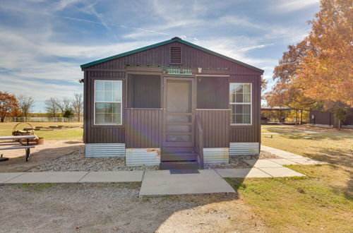 Photo 15 - Kerens Vacation Rental w/ On-site Fishing Pier