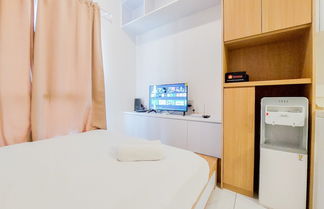 Photo 2 - Modern Look And Compact Studio At Sky House Alam Sutera Apartment