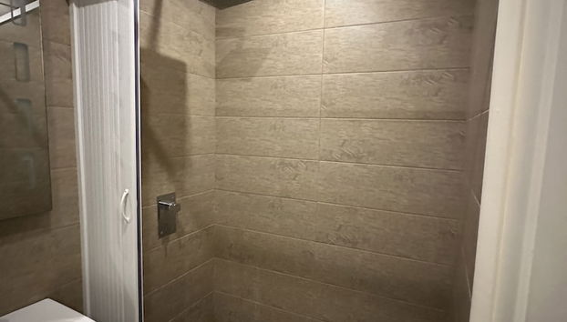 Dusche im Bad