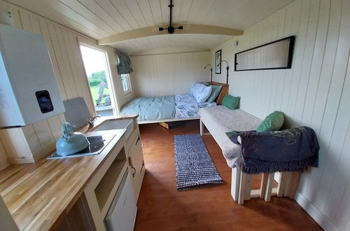 Photo 7 - Cosy Shepherds hut in Carmarthen