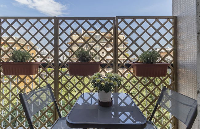 JOIVY Trendy Flat W/Balcony - Photo 18