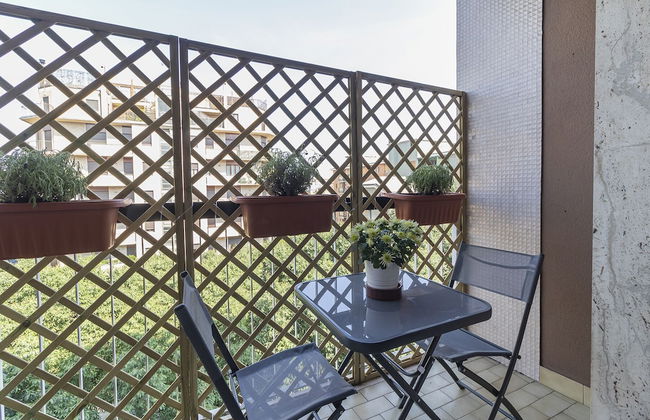 JOIVY Trendy Flat W/Balcony - Photo 19
