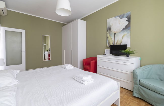 JOIVY Trendy Flat W/Balcony - Photo 9